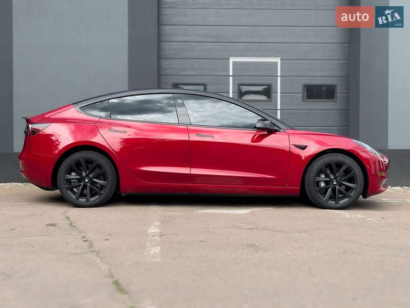 Седан Tesla Model 3 2023 в Києві