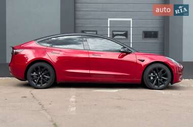 Седан Tesla Model 3 2023 в 