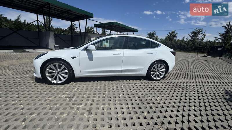Седан Tesla Model 3 2018 в Києві