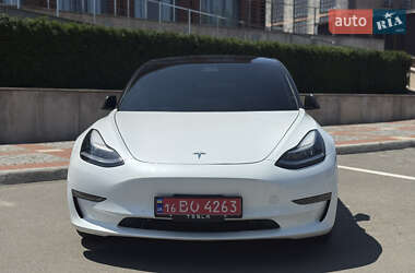 Седан Tesla Model 3 2021 в 