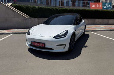 Седан Tesla Model 3 2021 в 