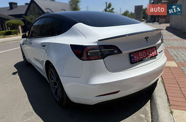Седан Tesla Model 3 2021 в 