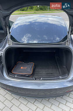 Седан Tesla Model 3 2020 в 