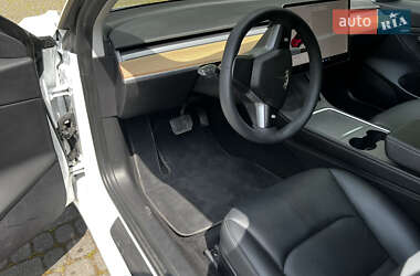 Седан Tesla Model 3 2021 в 