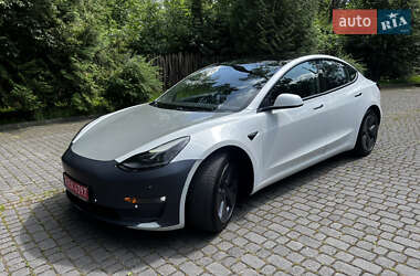 Седан Tesla Model 3 2021 в 