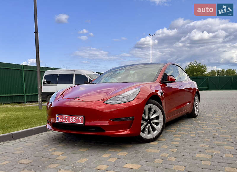 Седан Tesla Model 3 2021 в 