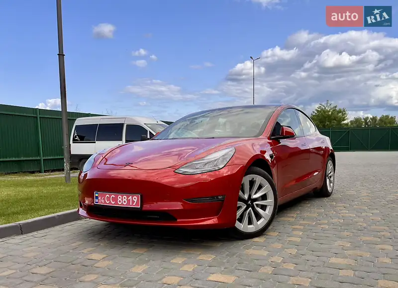 Седан Tesla Model 3 2021 в 