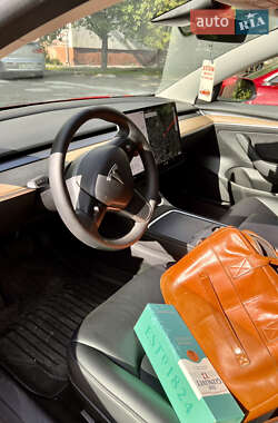 Седан Tesla Model 3 2021 в 