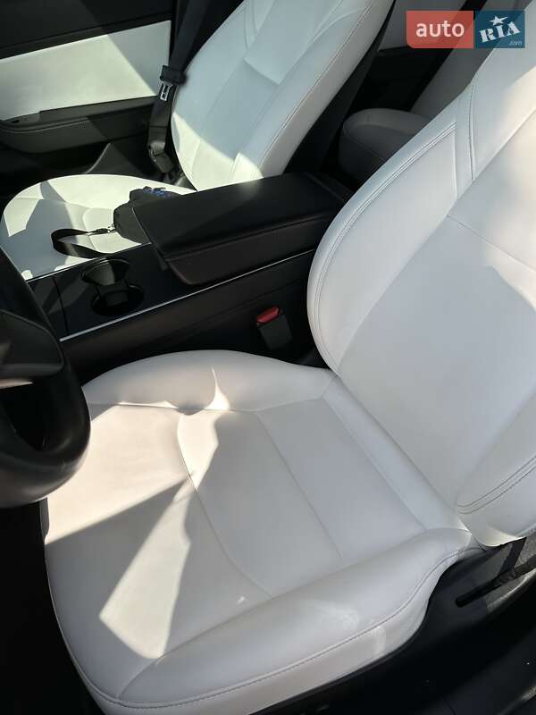 Седан Tesla Model 3 2018 в Вышгороде