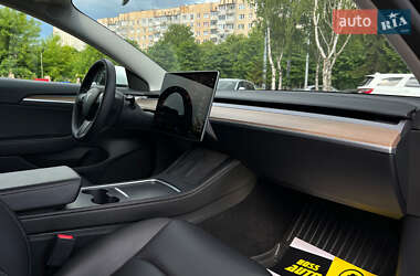 Седан Tesla Model 3 2023 в 