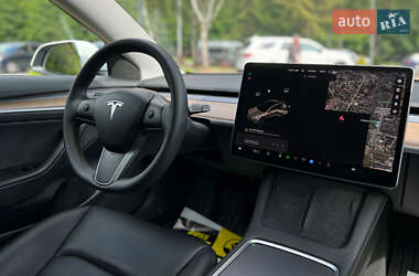 Седан Tesla Model 3 2023 в 