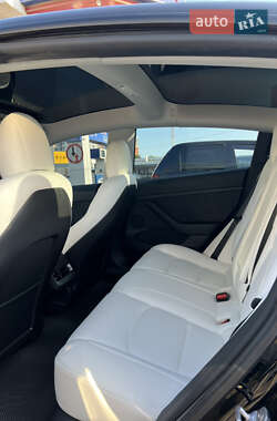 Седан Tesla Model 3 2021 в 