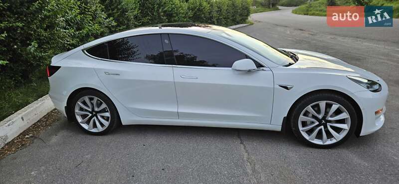 Седан Tesla Model 3 2018 в Киеве