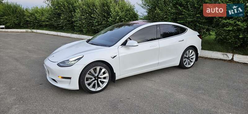 Седан Tesla Model 3 2018 в Киеве