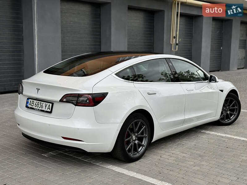 Седан Tesla Model 3 2020 в Виннице