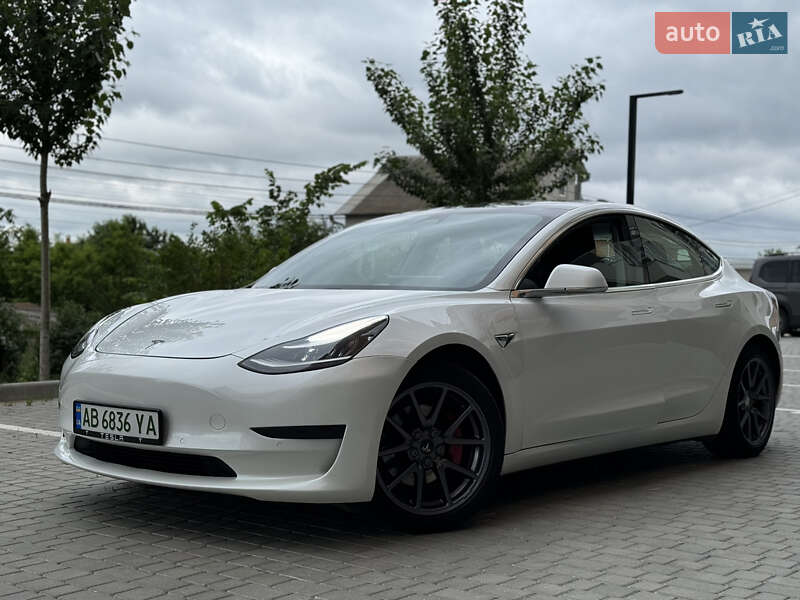 Седан Tesla Model 3 2020 в Виннице