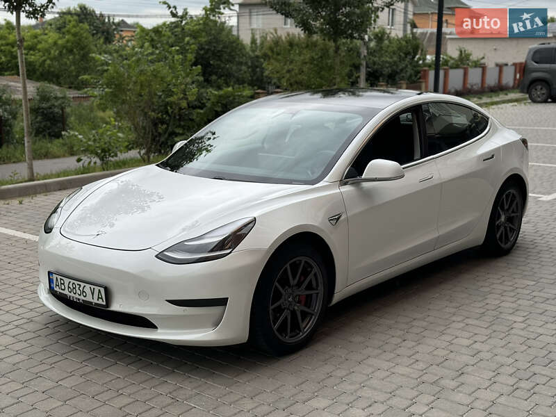 Седан Tesla Model 3 2020 в Виннице