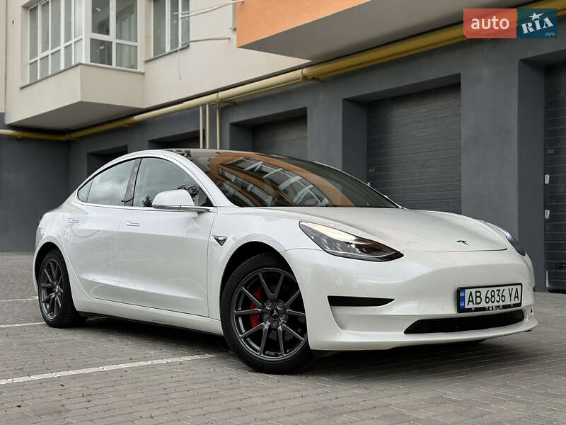 Седан Tesla Model 3 2020 в Виннице