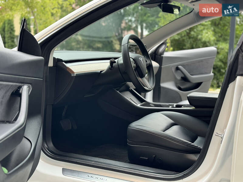 Седан Tesla Model 3 2020 в Виннице