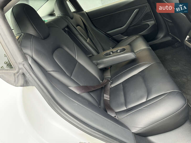Седан Tesla Model 3 2020 в Виннице