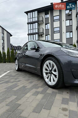 Седан Tesla Model 3 2021 в 