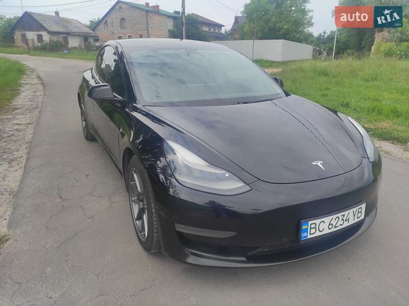 Седан Tesla Model 3 2021 в 