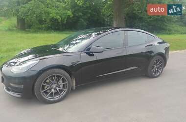 Седан Tesla Model 3 2021 в 
