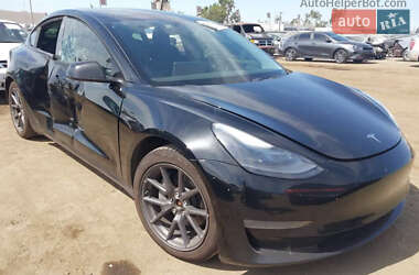 Седан Tesla Model 3 2021 в 