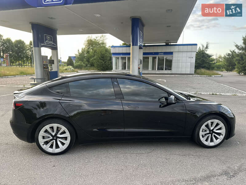 Седан Tesla Model 3 2022 в Івано-Франківську