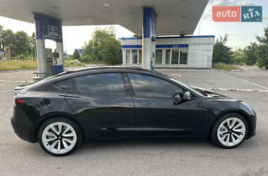 Седан Tesla Model 3 2022 в 