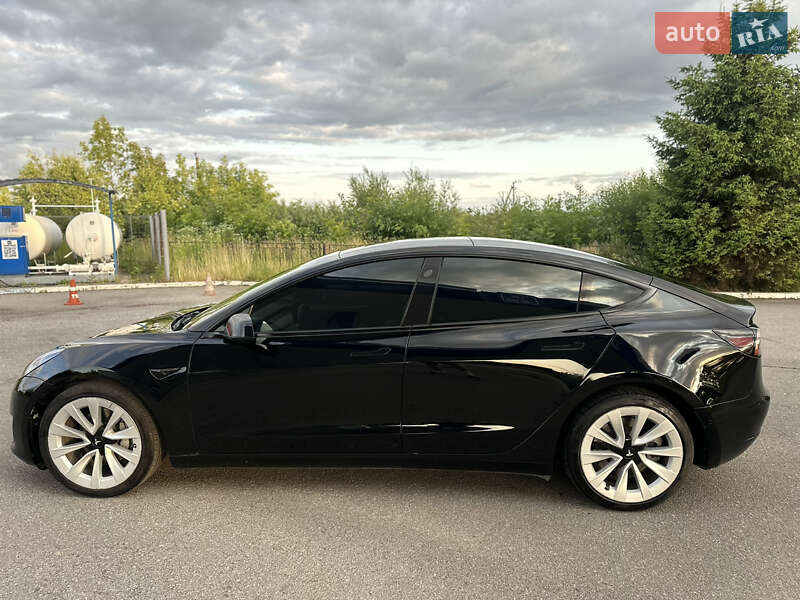 Седан Tesla Model 3 2022 в Івано-Франківську