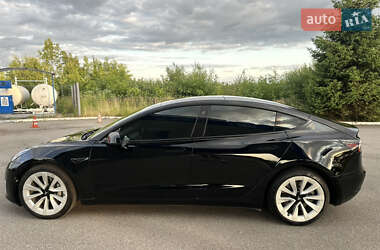 Седан Tesla Model 3 2022 в 