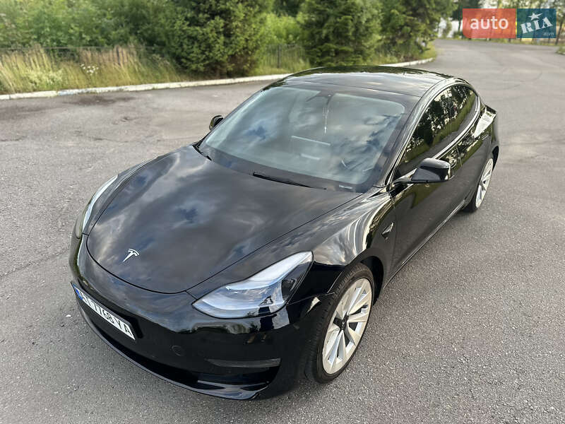 Седан Tesla Model 3 2022 в Івано-Франківську