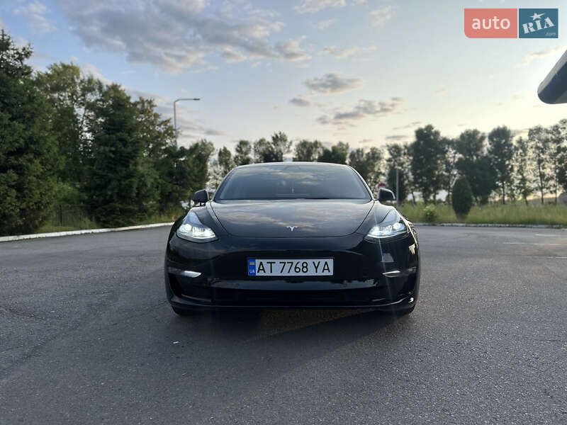 Седан Tesla Model 3 2022 в Івано-Франківську