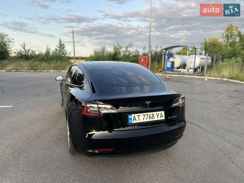 Седан Tesla Model 3 2022 в Івано-Франківську