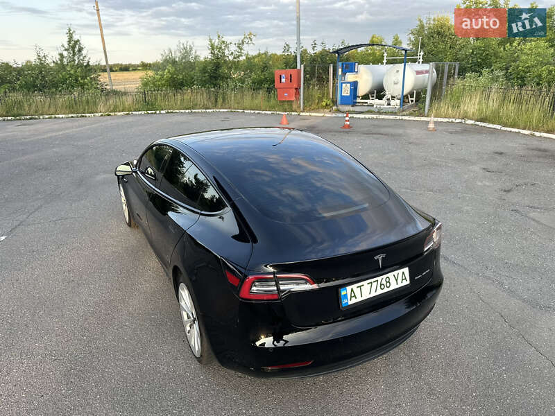 Седан Tesla Model 3 2022 в Івано-Франківську