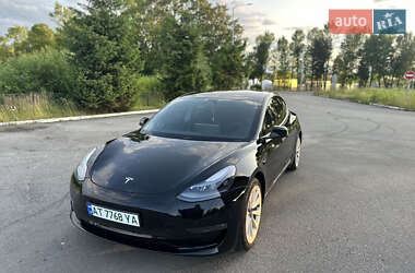 Седан Tesla Model 3 2022 в 