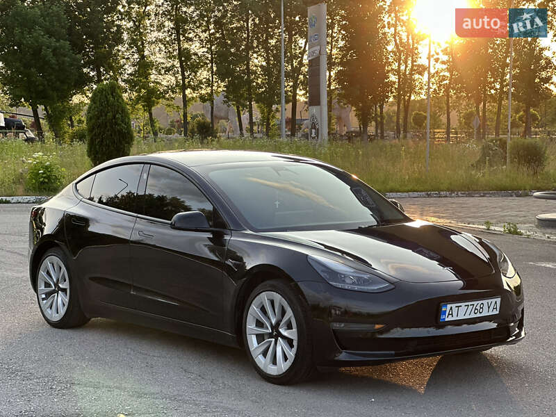 Седан Tesla Model 3 2022 в Івано-Франківську