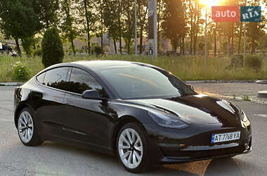 Седан Tesla Model 3 2022 в 