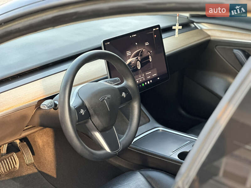 Седан Tesla Model 3 2022 в Івано-Франківську