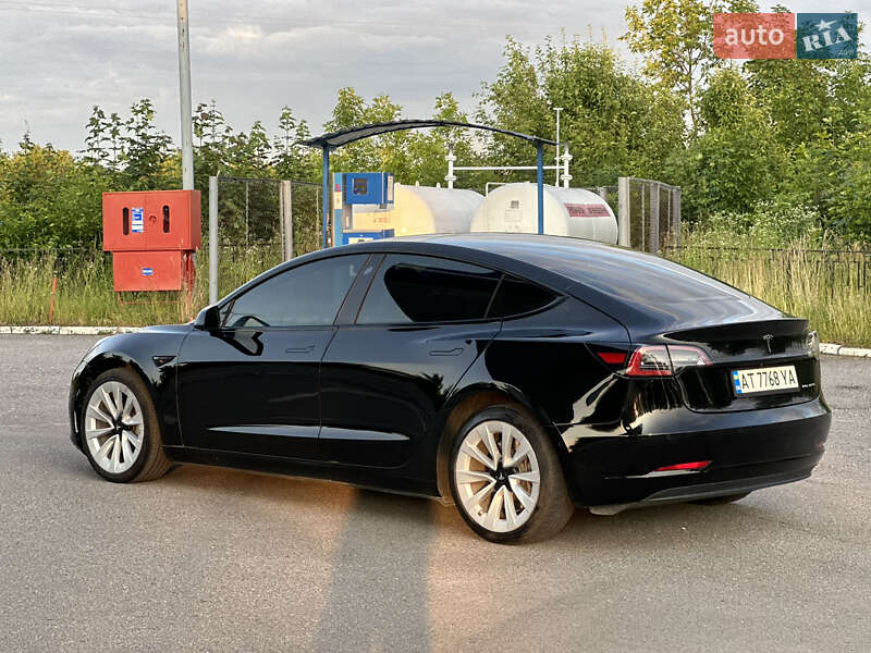 Седан Tesla Model 3 2022 в Івано-Франківську