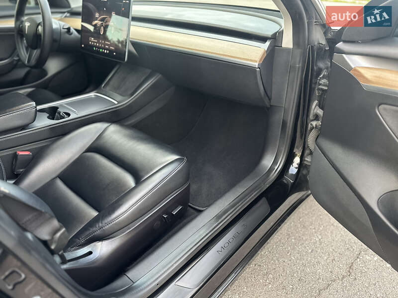 Седан Tesla Model 3 2022 в Івано-Франківську