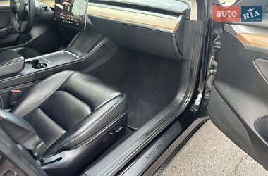 Седан Tesla Model 3 2022 в 