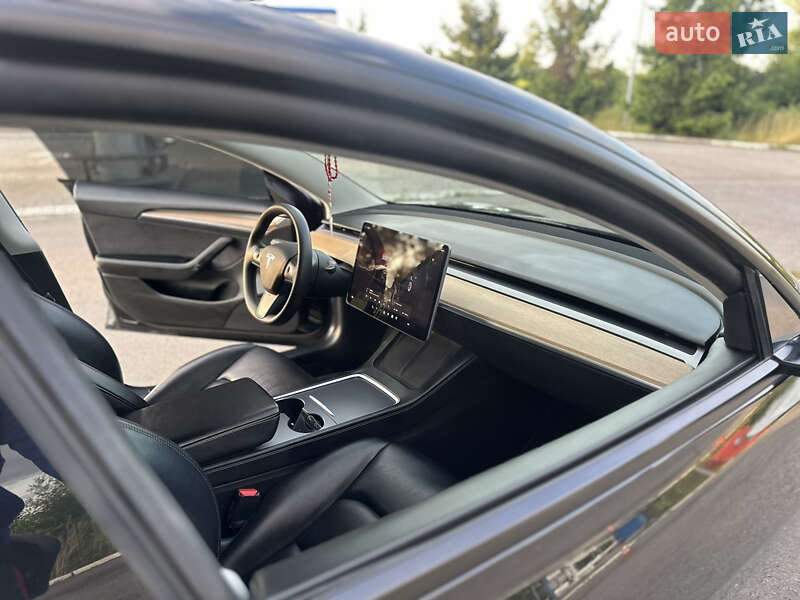 Седан Tesla Model 3 2022 в Івано-Франківську