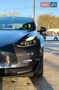 Седан Tesla Model 3 2022 в 