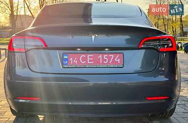 Седан Tesla Model 3 2022 в 