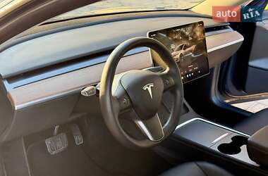 Седан Tesla Model 3 2022 в 
