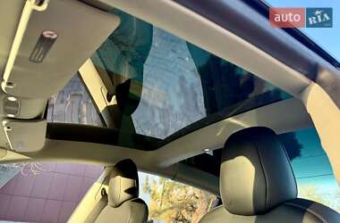 Седан Tesla Model 3 2022 в 