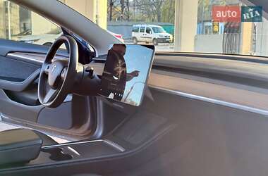 Седан Tesla Model 3 2022 в 