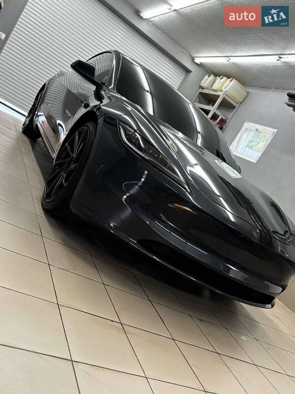 Седан Tesla Model 3 2024 в 